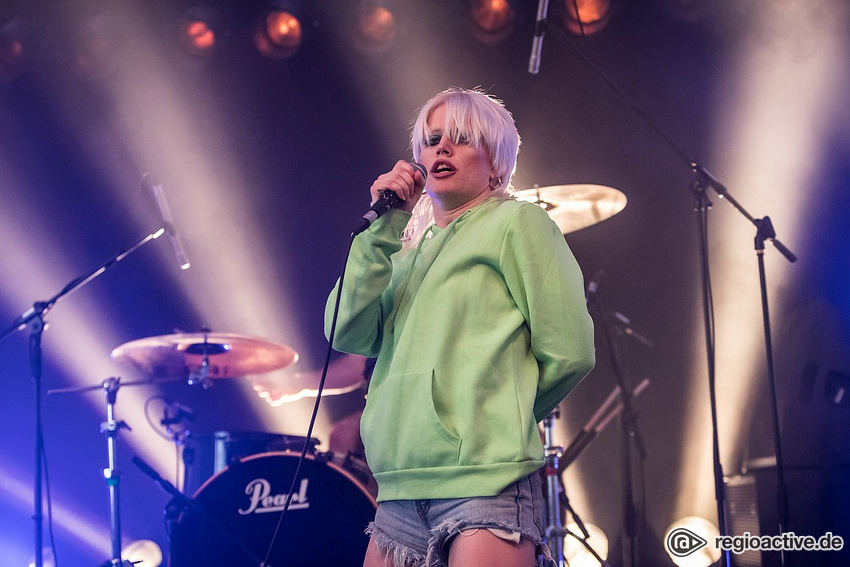 Amly and the Sniffers (live in Mannheim 2019)