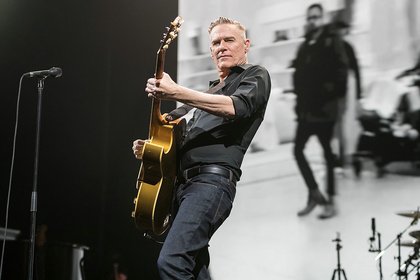 Ein langer Abend voller Hits - Bryan Adams versprüht Nostalgie und gute Laune in der Festhalle Frankfurt 