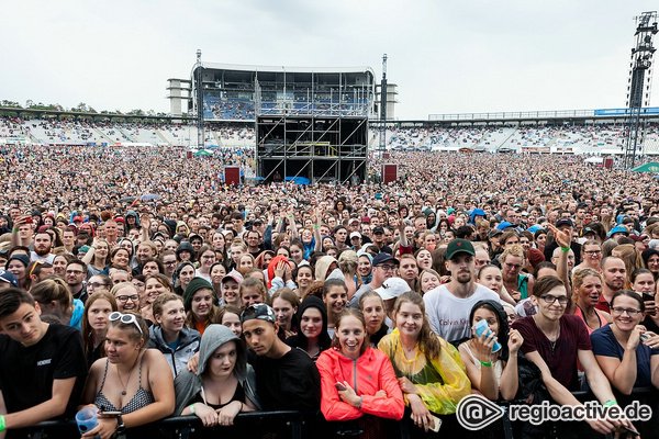 Massen im Regen - Impressionen: So riesig war das Samstags-Konzert von Ed Sheeran auf dem Hockenheimring 