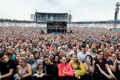 Massen im Regen - Impressionen: So riesig war das Samstags-Konzert von Ed Sheeran auf dem Hockenheimring 