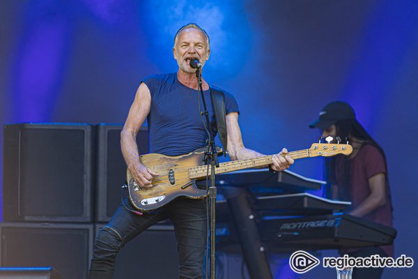 Größte Hits - Sommerlich: Bilder von Sting live in der EmslandArena in Lingen 