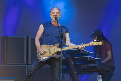 Größte Hits - Sommerlich: Bilder von Sting live in der EmslandArena in Lingen 