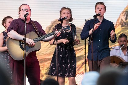 Erfolgreiche Neuauflage - Hitzeschlacht: Bilder von Angelo Kelly & Family live beim Burgsommer Neuleiningen 