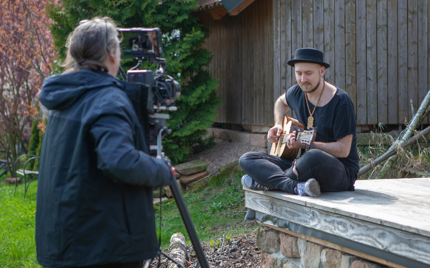 LAG Sessions mit Dan O'Clock: Berührende Songs über "ein bisschen Liebe" plus Künstlerinterview