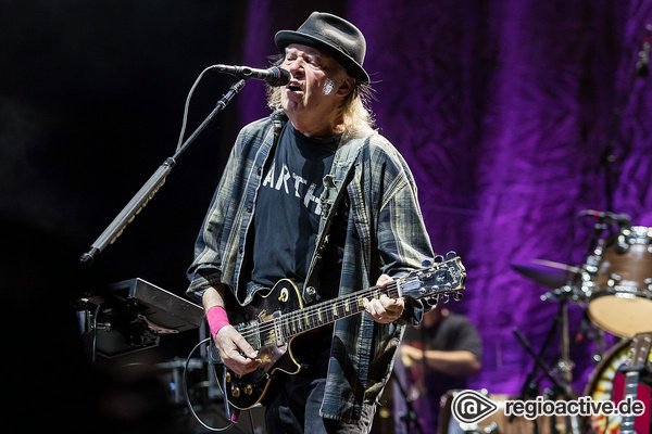 Akustisch und intensiv - Neil Young: Erste Fireside Session hier im Stream ansehen 