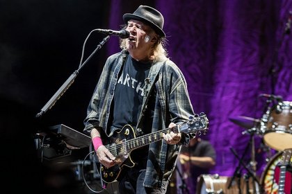 Verjüngt - Neil Young flutet die SAP Arena Mannheim mit epischem Gitarrenrock 