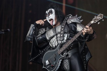 You're gonna need a bigger boat - KISS spielen Konzert für weiße Haie - ohne weiße Haie 