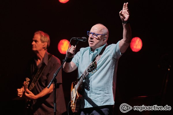 Groß aufgespielt - Opulent: Fotos von Mark Knopfler live in der SAP Arena in Mannheim 