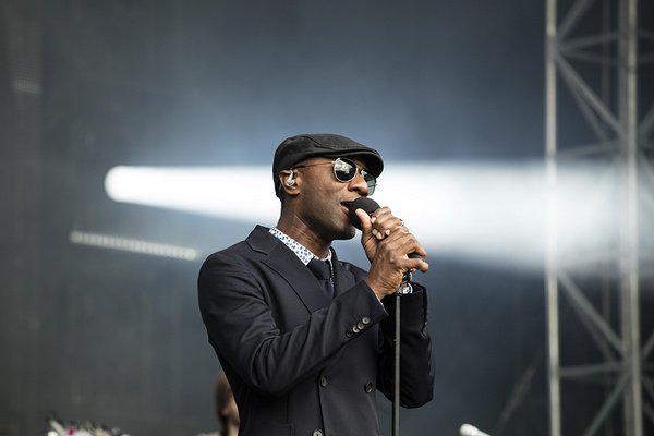 Bestens aufgelegt - Lässig: Fotos von Aloe Blacc live bei den Jazzopen Stuttgart 