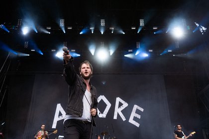 Österreichischer Charme - Amore! Fotos von Wanda live beim Deichbrand Festival 2019 