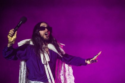 Ein bisschen Hollywood - Spotlight an: Fotos von Thirty Seconds To Mars live beim Deichbrand Festival 2019 