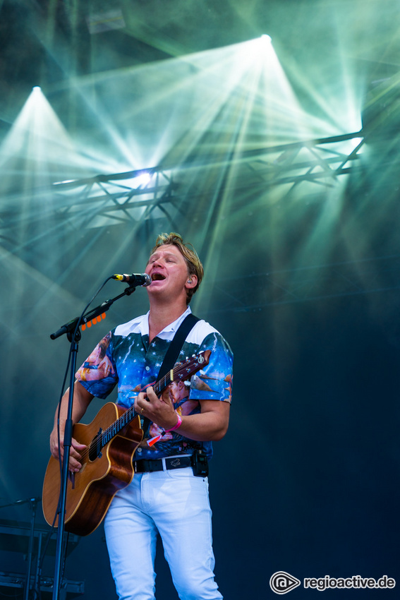 Johnossi (live beim Deichbrand Festival 2019)