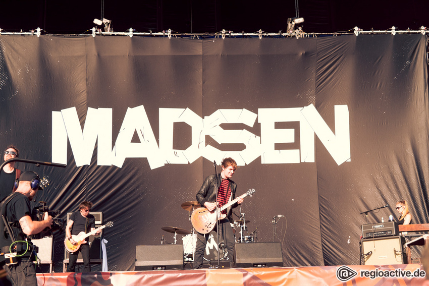 Madsen (live beim Deichbrand Festival 2019)