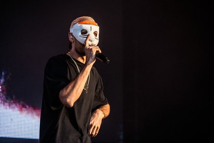 Panda am Sonntag - Mit Maske: Bilder von Cro live beim Deichbrand Festival 2019 