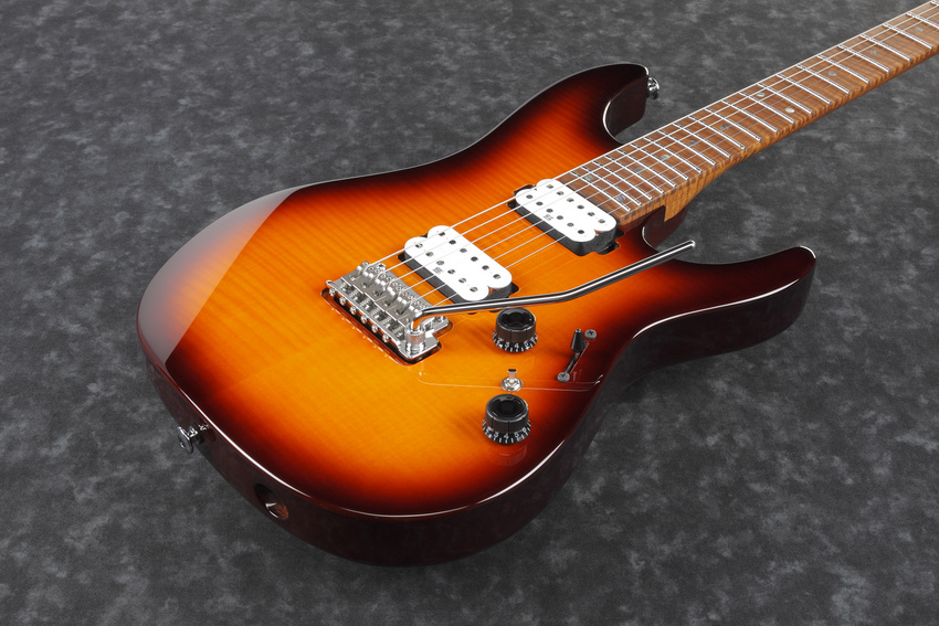 Neue E-Gitarre AZ2402FF-RBB ergänzt AZ-Reihe von Ibanez