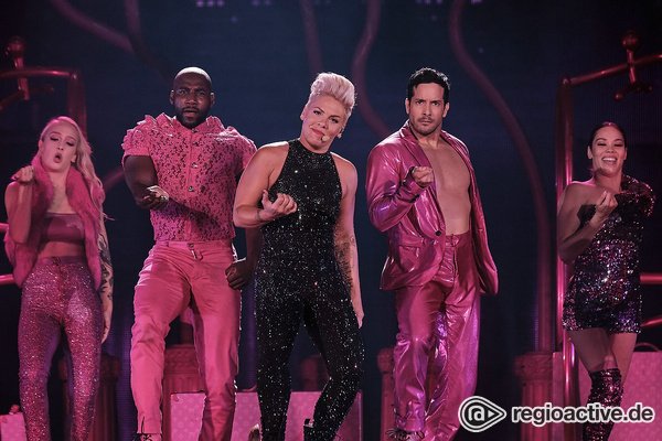 Kraftvoll und dynamisch - P!NK bietet in Stuttgart ein sehenswertes Mega-Spektakel 