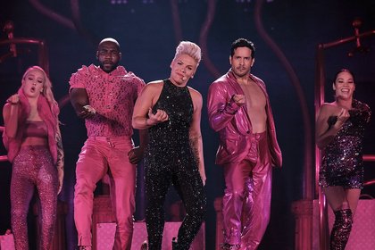 Kraftvoll und dynamisch - P!NK bietet in Stuttgart ein sehenswertes Mega-Spektakel 