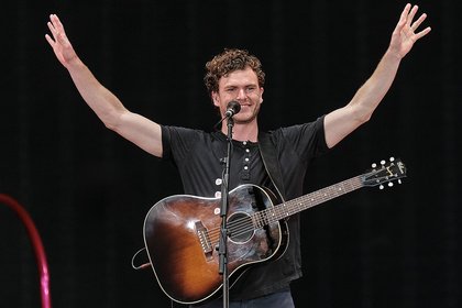 Australischer Folk - Vance Joy: Live-Bilder des Openers von P!NK in Frankfurt 