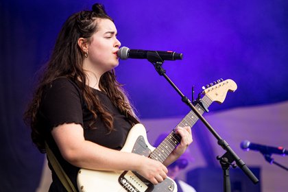 Aufstrebend - Ilgen-Nur: Fotos der Sängerin live beim Heimspiel Knyphausen 2019 