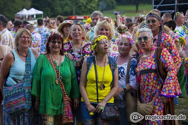 Flower-Power - Impressionen vom Konzert von Dieter Thomas Kuhn live in Weinheim 