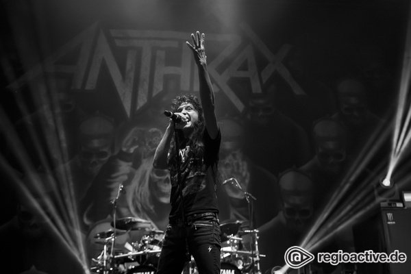 Thrash-Urgesteine im Doppelpack - Ein letztes Mal: Fotos von Anthrax als Support von Slayer in Stuttgart 