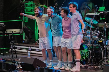 Farbenfrohe Show - Bilder von ok.danke.tschüss als Opener von Fettes Brot live in Alzey 