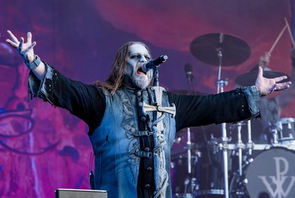 Wölfe mit Feuer unterm Hintern - Pyromanisch: Fotos von Powerwolf live beim Wacken Open Air 2019 