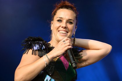 Wandelbar - ZAZ spielt bei Musik im Park in Schwetzingen ein Konzert voller Leidenschaft 