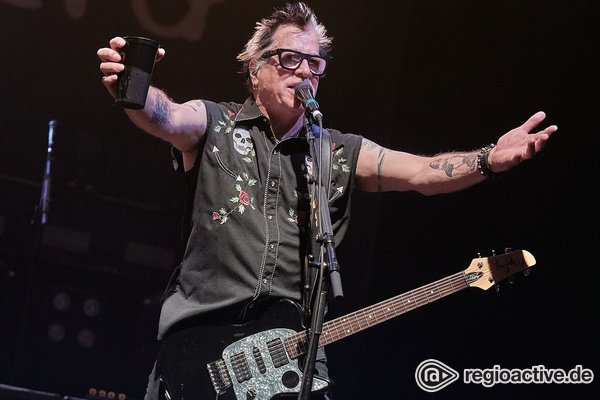 Dance, Fucker, Dance! - The Offspring verwandeln die Frankfurter Jahrhunderthalle in ein Pogo-Paradies 