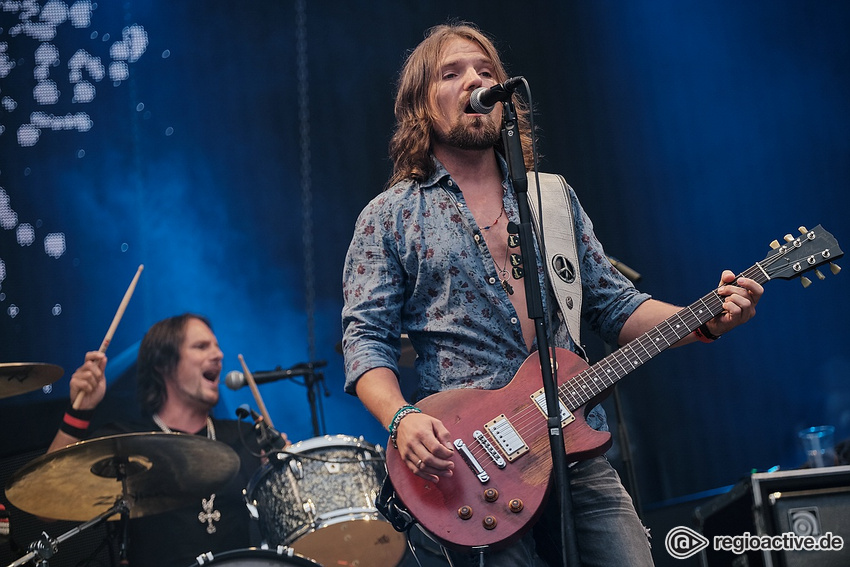 Neue Rosen stechen gut - Bilder von The New Roses live als Support der Scorpions in Bonn 