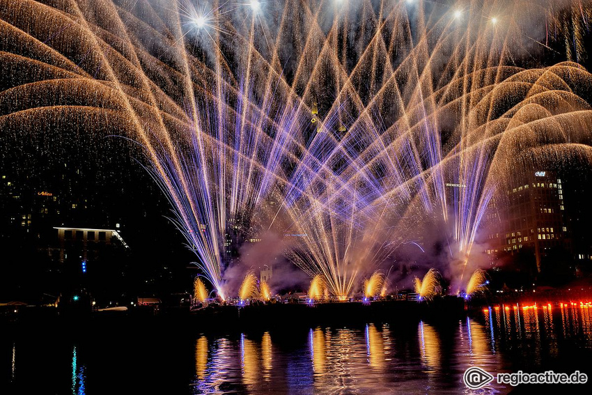 Großes Musikfeuerwerk beim Museumsuferfest Frankfurt 2019