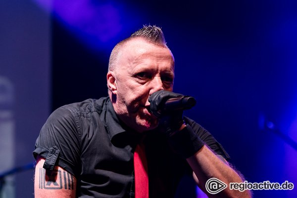 Erfolgreich unsubtil - Martialisch: Fotos von Suicide Commando live beim Black Castle Festival 2019 