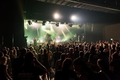 Treffpunkt der schwarzen Szene - Black Castle Festival 2019 in Mannheim: Tolle Bands, ausbaufähiges Ambiente 