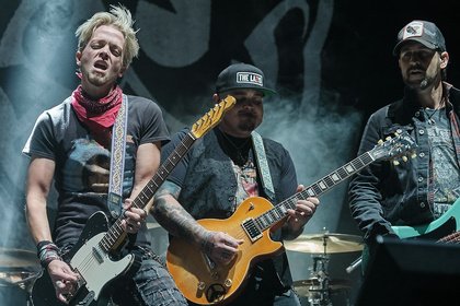 Grunge wie in den 90ern - Bilder von Black Stone Cherry live als Opener von Alice Cooper in Mannheim 