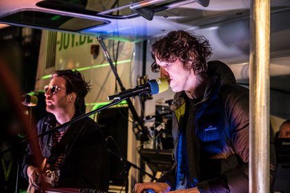 Authentisch - Live-Fotos von Dean Lewis & Rikas auf dem Reeperbahn Festival 2019 