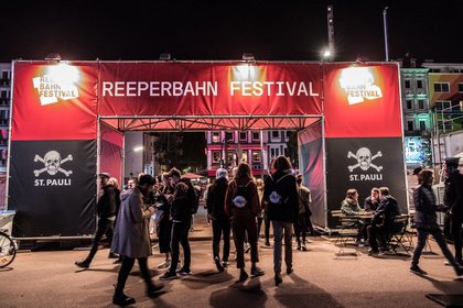 Herbstlich - Impressionen vom Donnerstag beim Reeperbahn Festival 2019 in Hamburg 