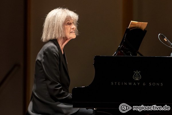 Zweigeteilt - Carla Bley erhält Standing Ovations bei Enjoy Jazz in Ludwigshafen 