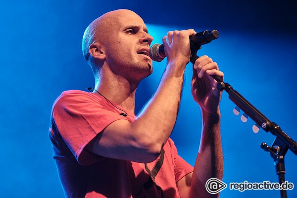 Gute Laune und tolle Musik - Milow vertreibt in der Frankfurter Batschkapp den Herbstblues 