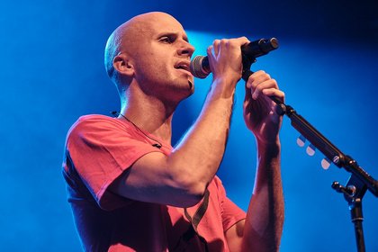 Gute Laune und tolle Musik - Milow vertreibt in der Frankfurter Batschkapp den Herbstblues 