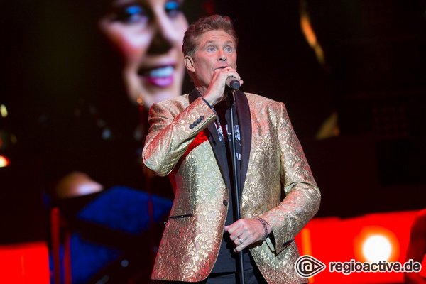 Immer noch auf der Suche nach Freiheit - David Hasselhoff live in Frankfurt: Bericht eines skurrilen, selbstironischen Konzerts 