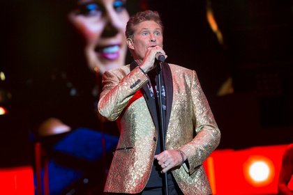 Immer noch auf der Suche nach Freiheit - David Hasselhoff live in Frankfurt: Bericht eines skurrilen, selbstironischen Konzerts 