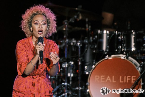 Schottischer Soul - Voller Power: Fotos von Emeli Sandé live in der Jahrhunderthalle Frankfurt 