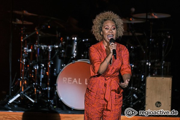 Wie in der Kirche - Emeli Sandé liefert in Frankfurt ein Feuerwerk aus Soul und Gospel 