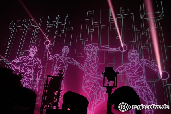 Brüder im Hintergrund - Effektvoll: Fotos von The Chemical Brothers live in der Festhalle Frankfurt 