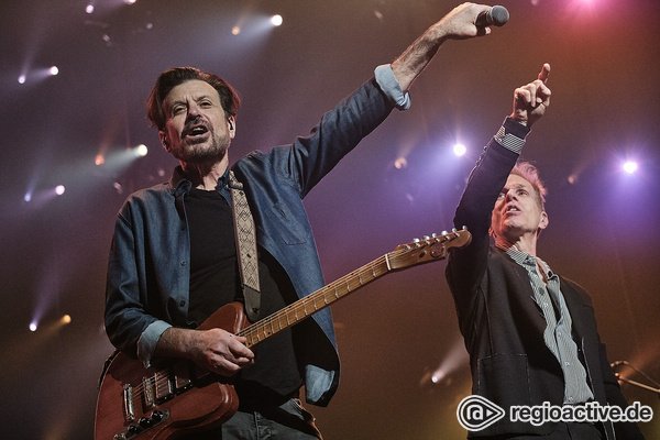 Engagiert - Bilder von The Hooters live bei der Night of the Proms 2019 in Mannheim 