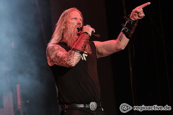 Schwedische Invasion - Amon Amarth hüllen die Jahrhunderthalle Frankfurt in ein Meer aus Flammen 