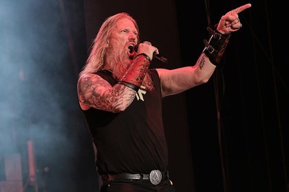 Schwedische Invasion - Amon Amarth hüllen die Jahrhunderthalle Frankfurt in ein Meer aus Flammen 