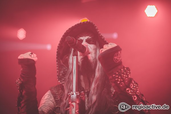 Pommesgabel hoch! - Dimmu Borgir: Bilder der Metal-Band live im Schlachthof Wiesbaden 