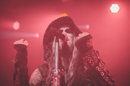 Pommesgabel hoch! - Dimmu Borgir: Bilder der Metal-Band live im Schlachthof Wiesbaden 