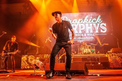 Rock und Irish-Folk-Punk - Die Dropkick Murphys lassen die Mannheimer Maimarkthalle beben 